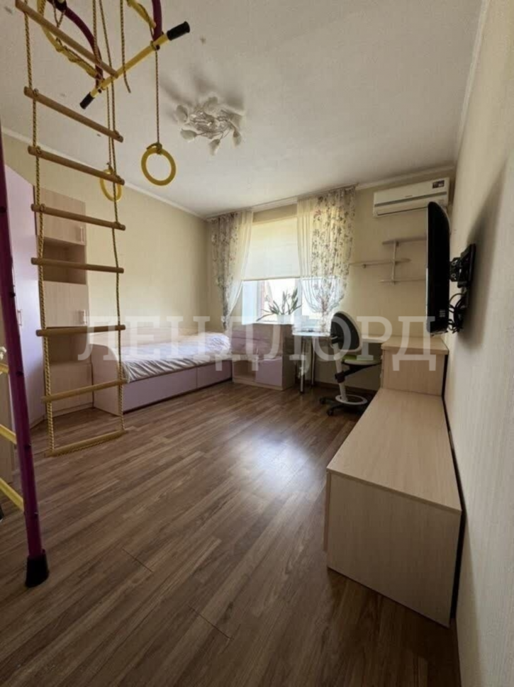 3-комн квартира улица Беляева, 16