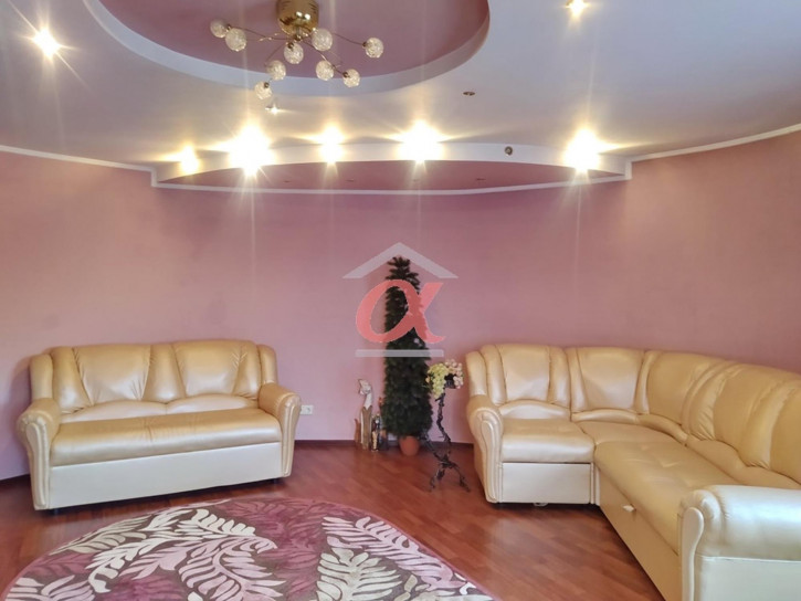4-комн квартира Патриотов улица, 38