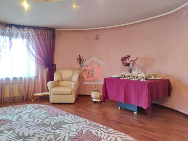 4-комн квартира Патриотов улица, 38
