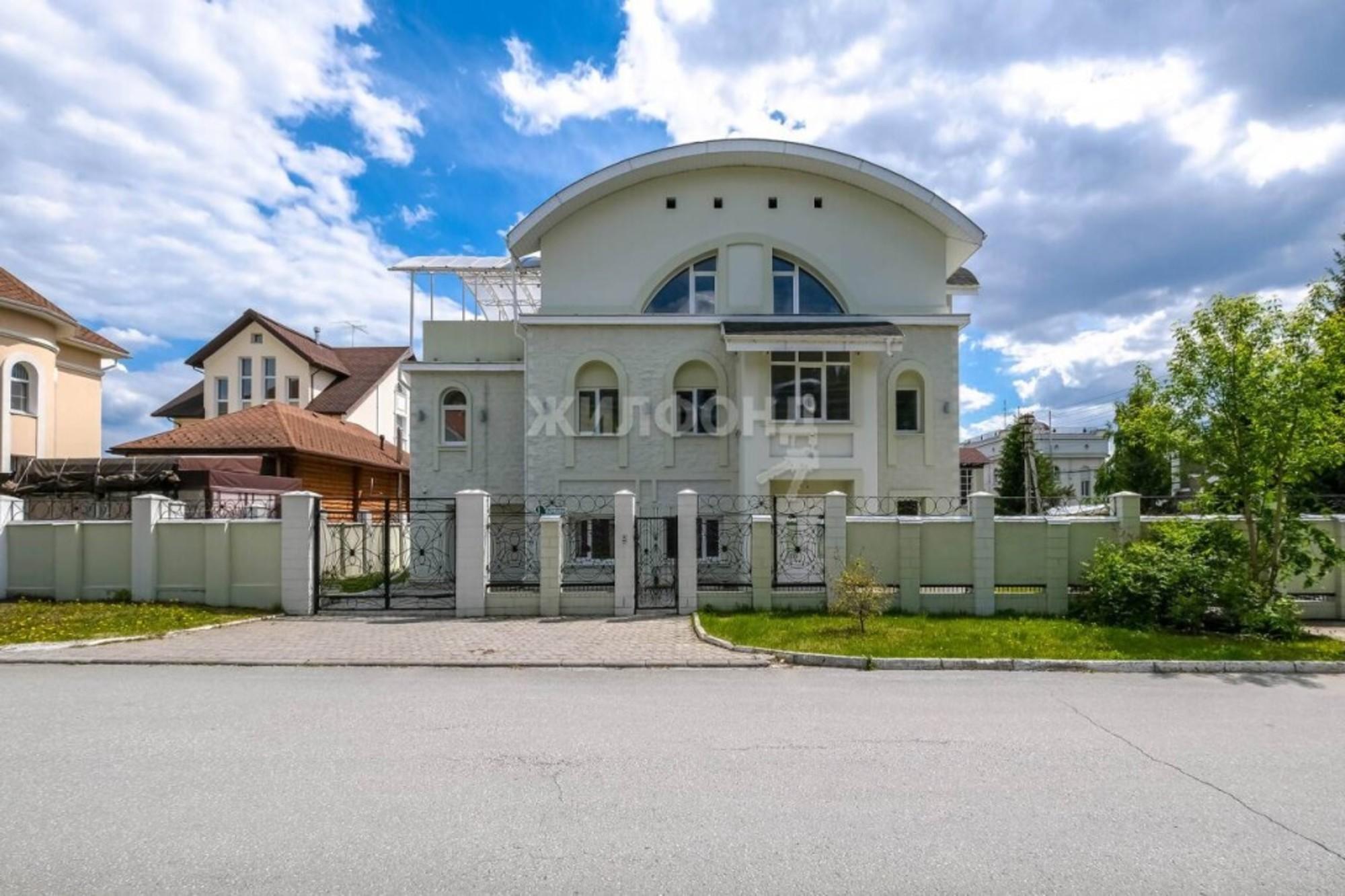 Купить дачу, дом, коттедж за 75 000 000 рублей на Нарядная