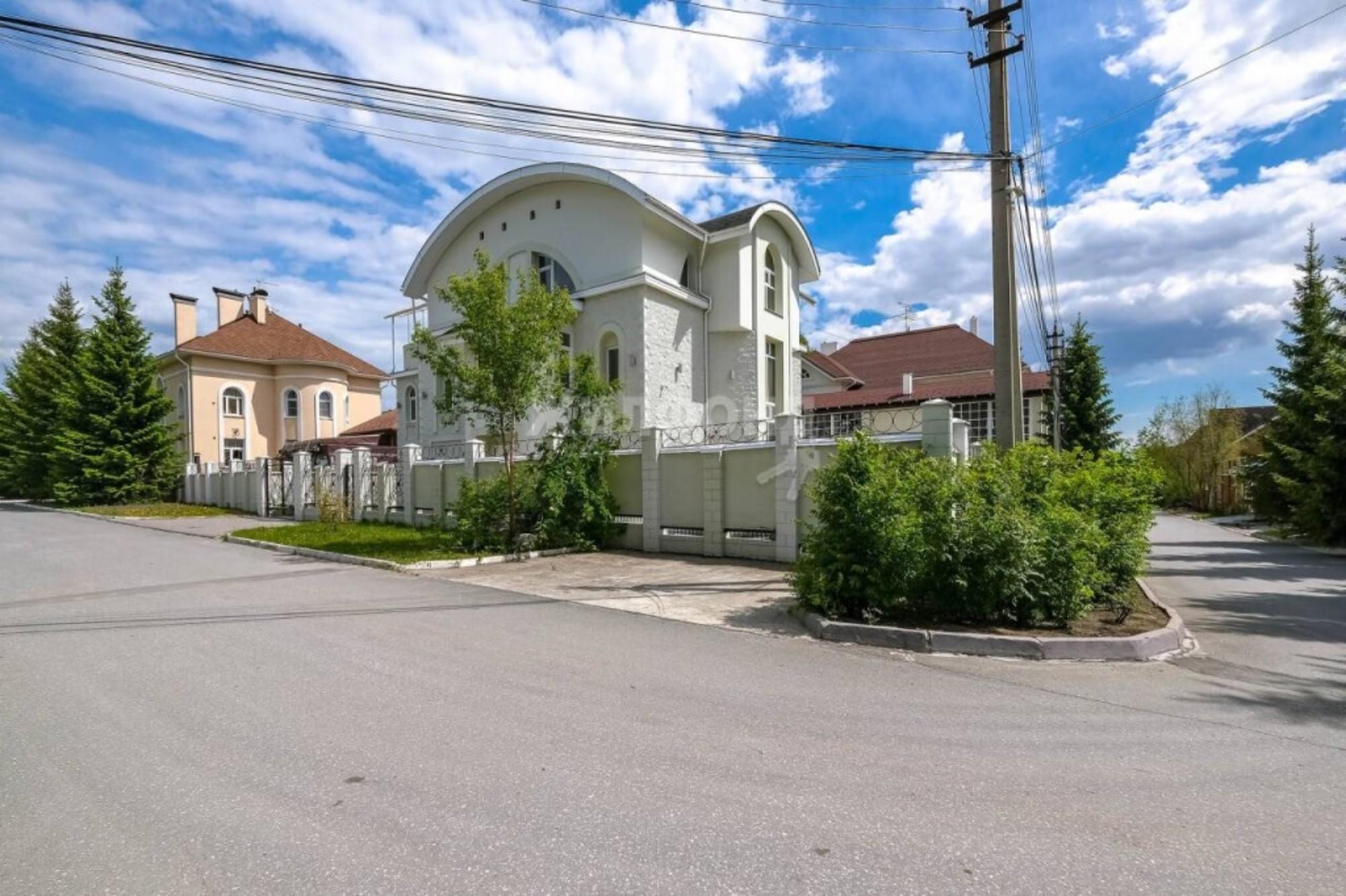 Купить дачу, дом, коттедж за 75 000 000 рублей на Нарядная