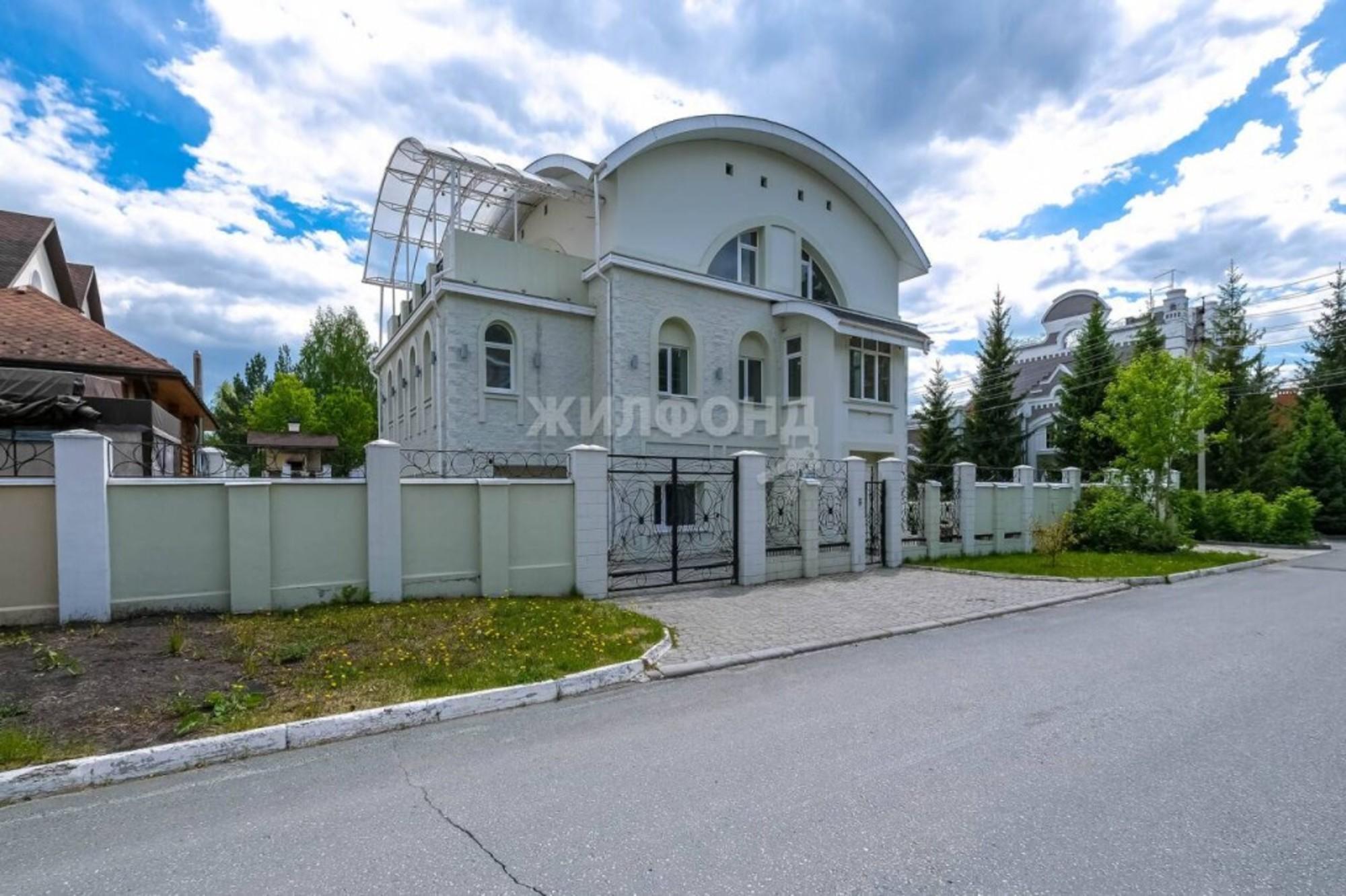 Купить дачу, дом, коттедж за 75 000 000 рублей на Нарядная
