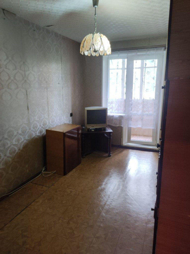 4-комн квартира Героев Космоса ул, 52