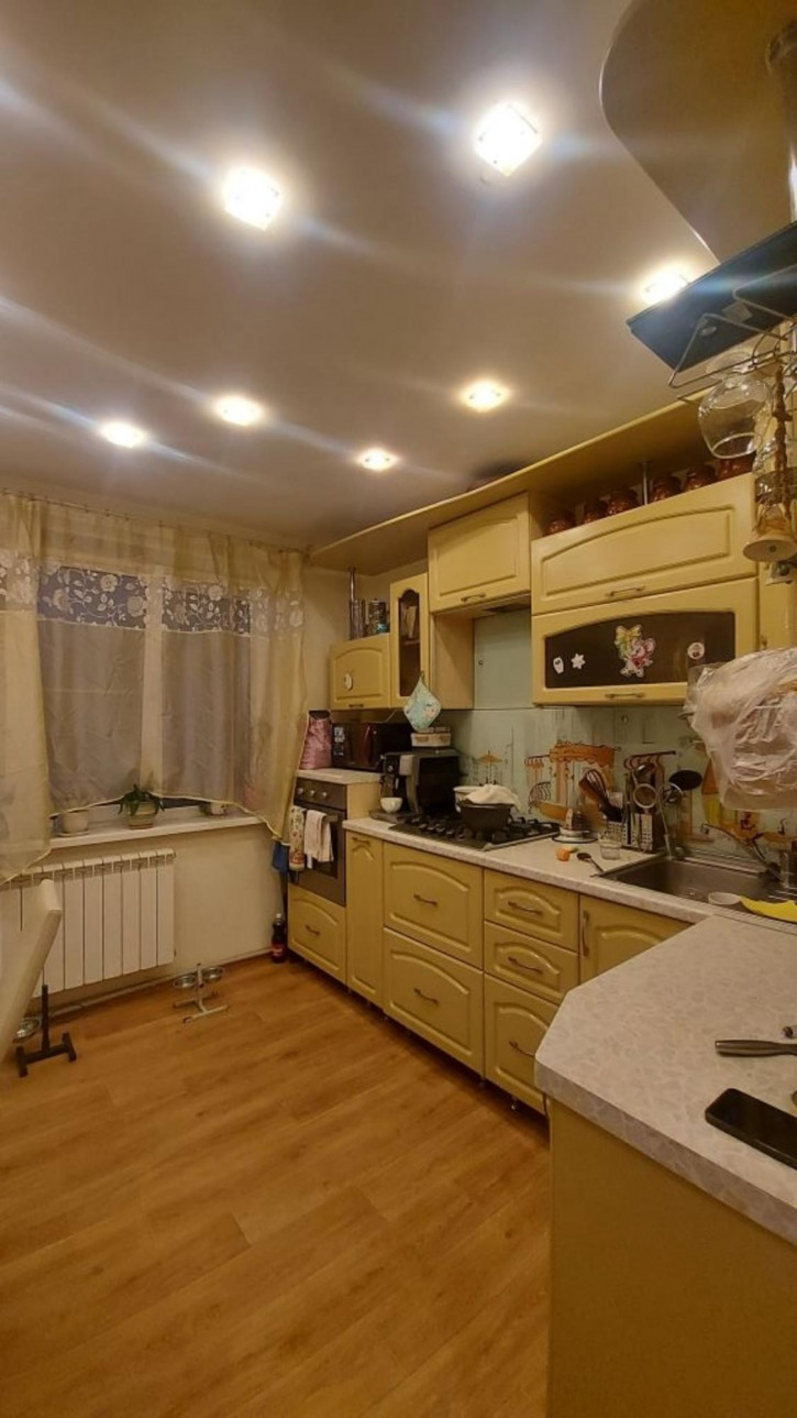 3-комн квартира Строкина ул, 8