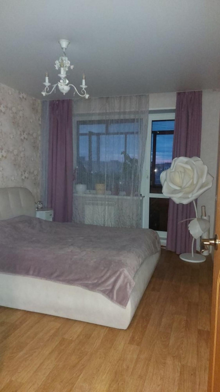 3-комн квартира Строкина ул, 8