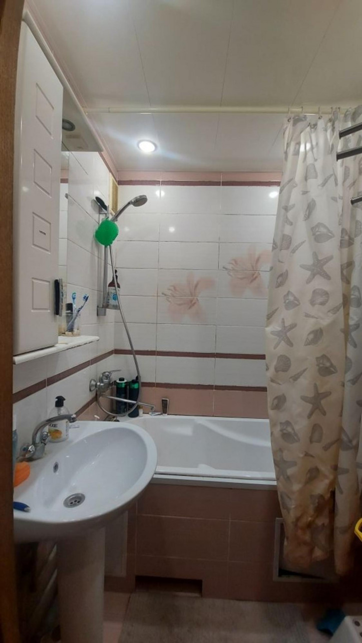 3-комн квартира Строкина ул, 8