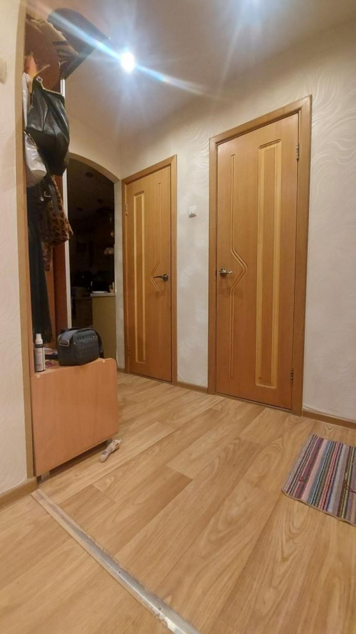 3-комн квартира Строкина ул, 8