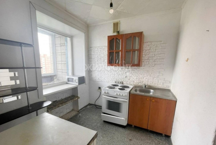 4-комн квартира Учительская, 24