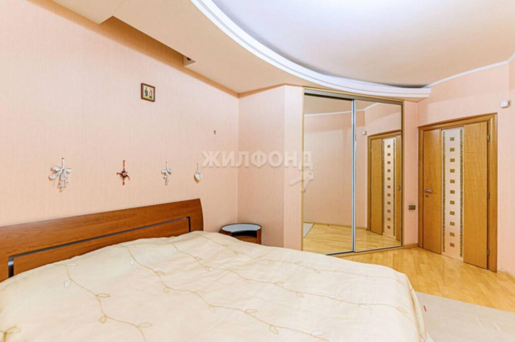 3-комн квартира Державина, 20