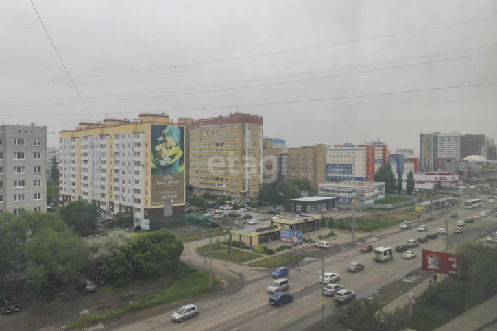 3-комн квартира 70 лет Октября, 14