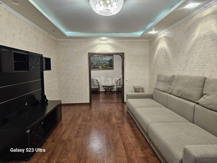 3-комн квартира Депутатская, 80/2