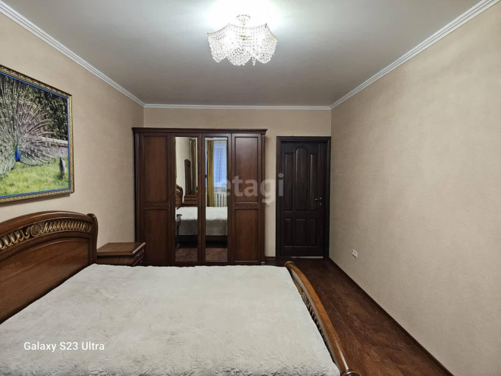 3-комн квартира Депутатская, 80/2