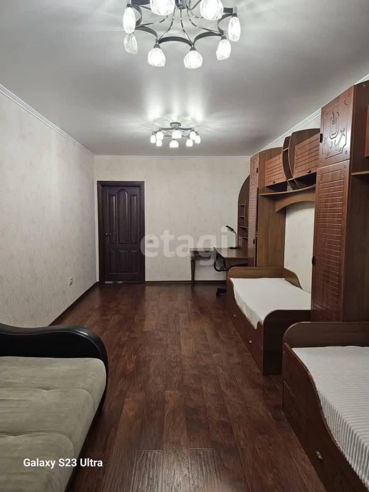 3-комн квартира Депутатская, 80/2