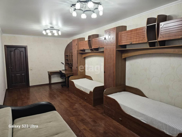 3-комн квартира Депутатская, 80/2