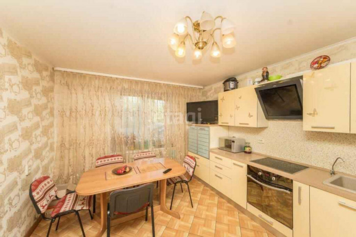 4-комн квартира Широтная, 83