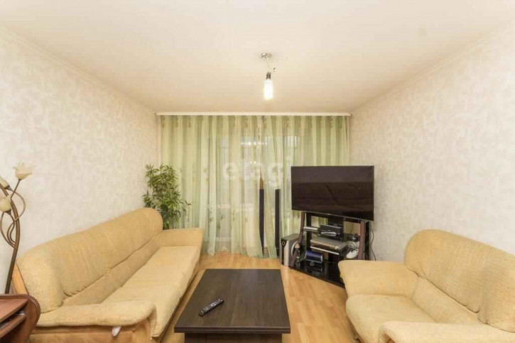 4-комн квартира Широтная, 83