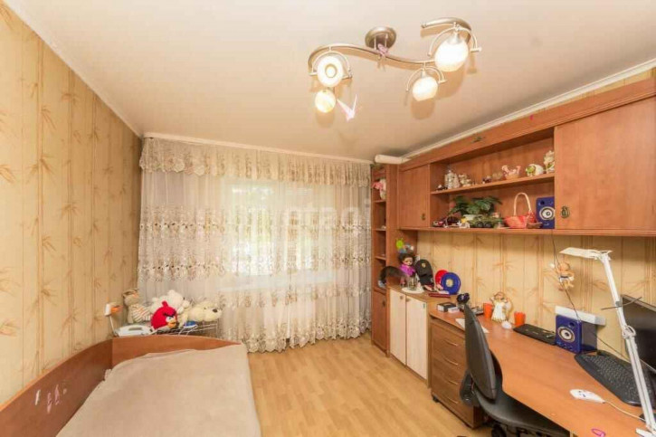 4-комн квартира Широтная, 83