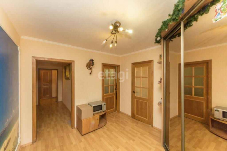 4-комн квартира Широтная, 83