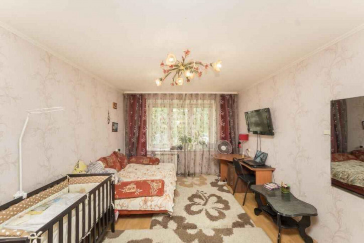 4-комн квартира Широтная, 83