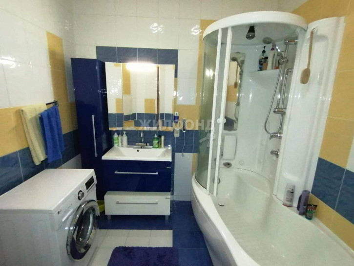 3-комн квартира Строителей проспект, д.45