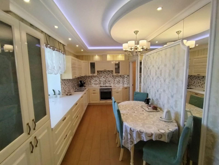 4-комн квартира Фабричная, 9