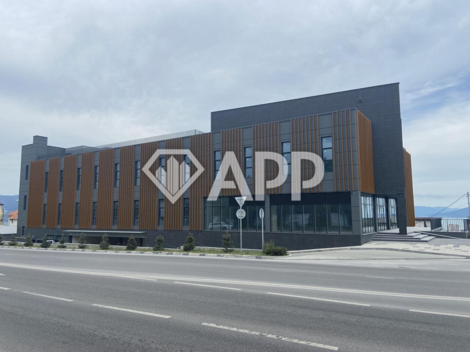 Сдать торговое помещение за 1 034 640 рублей на Мысхакское шоссе, 50/40