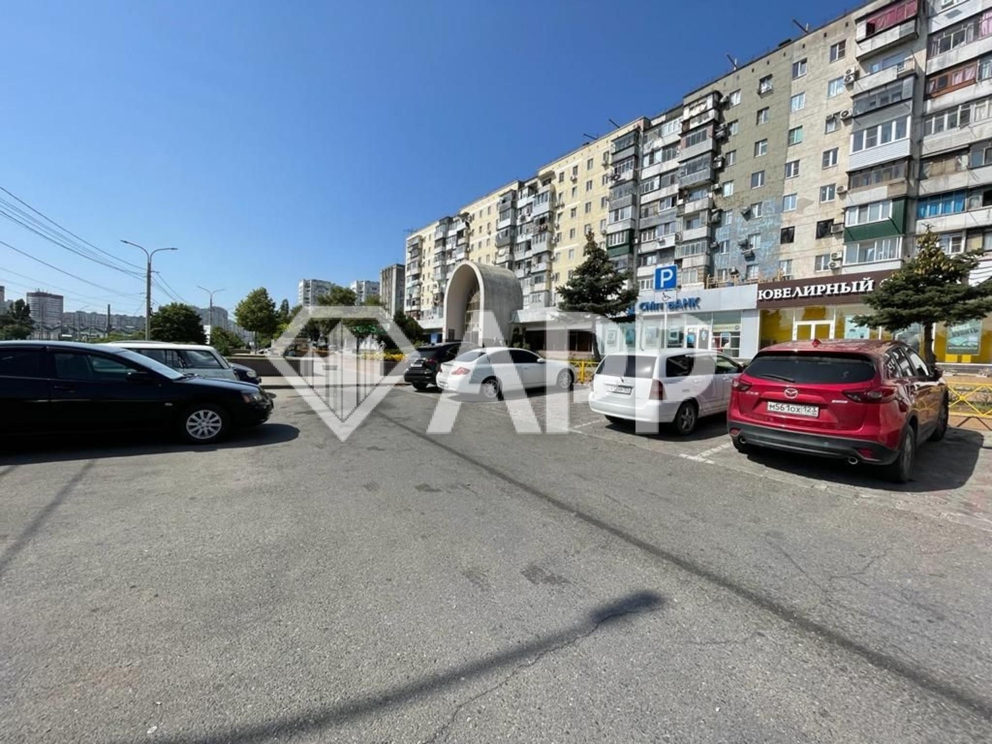 Сдать торговое помещение за 350 000 рублей на пр-кт Дзержинского, 197