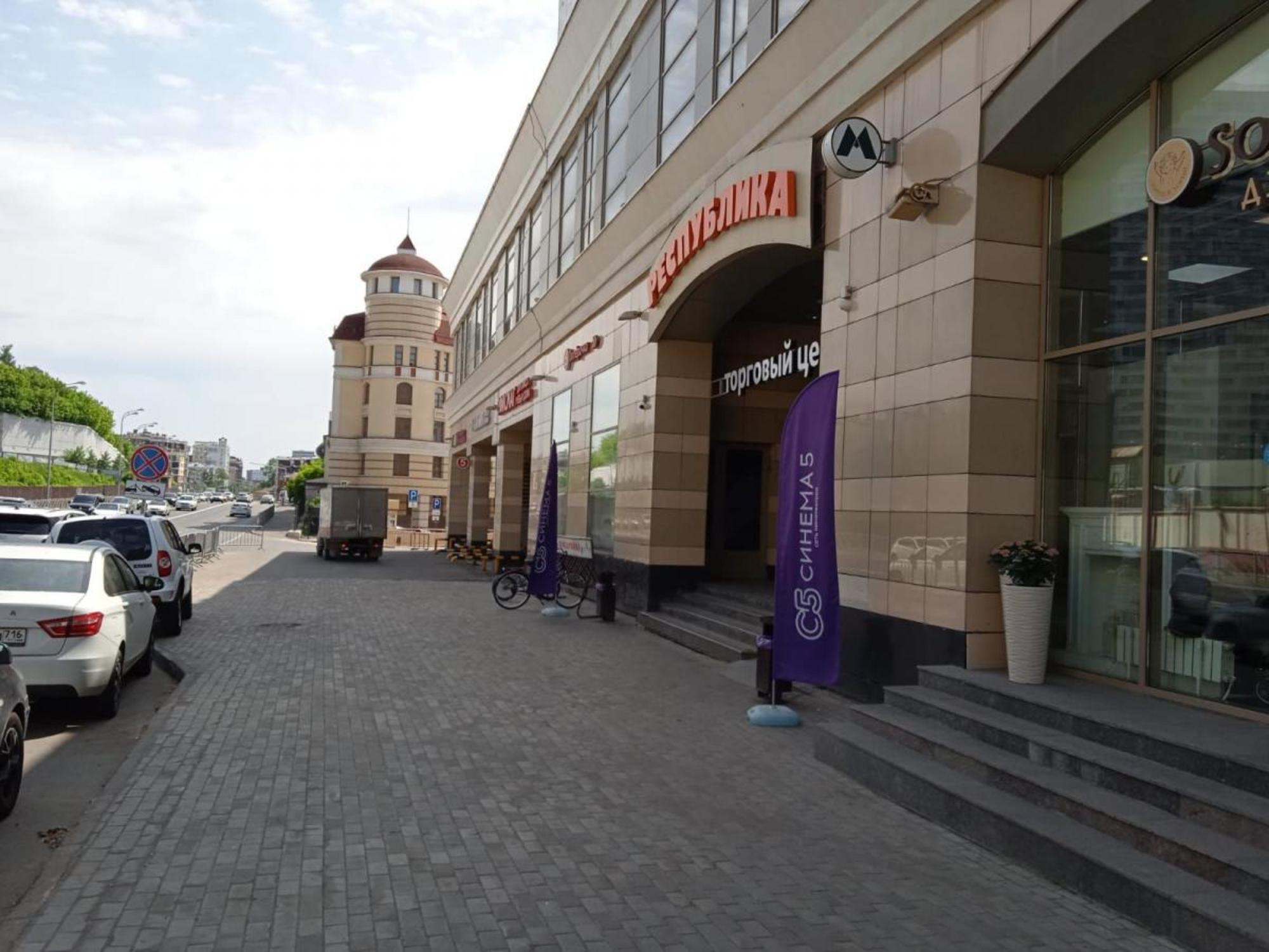 Купить торговое помещение за 42 000 000 рублей на ул Петербургская, 9