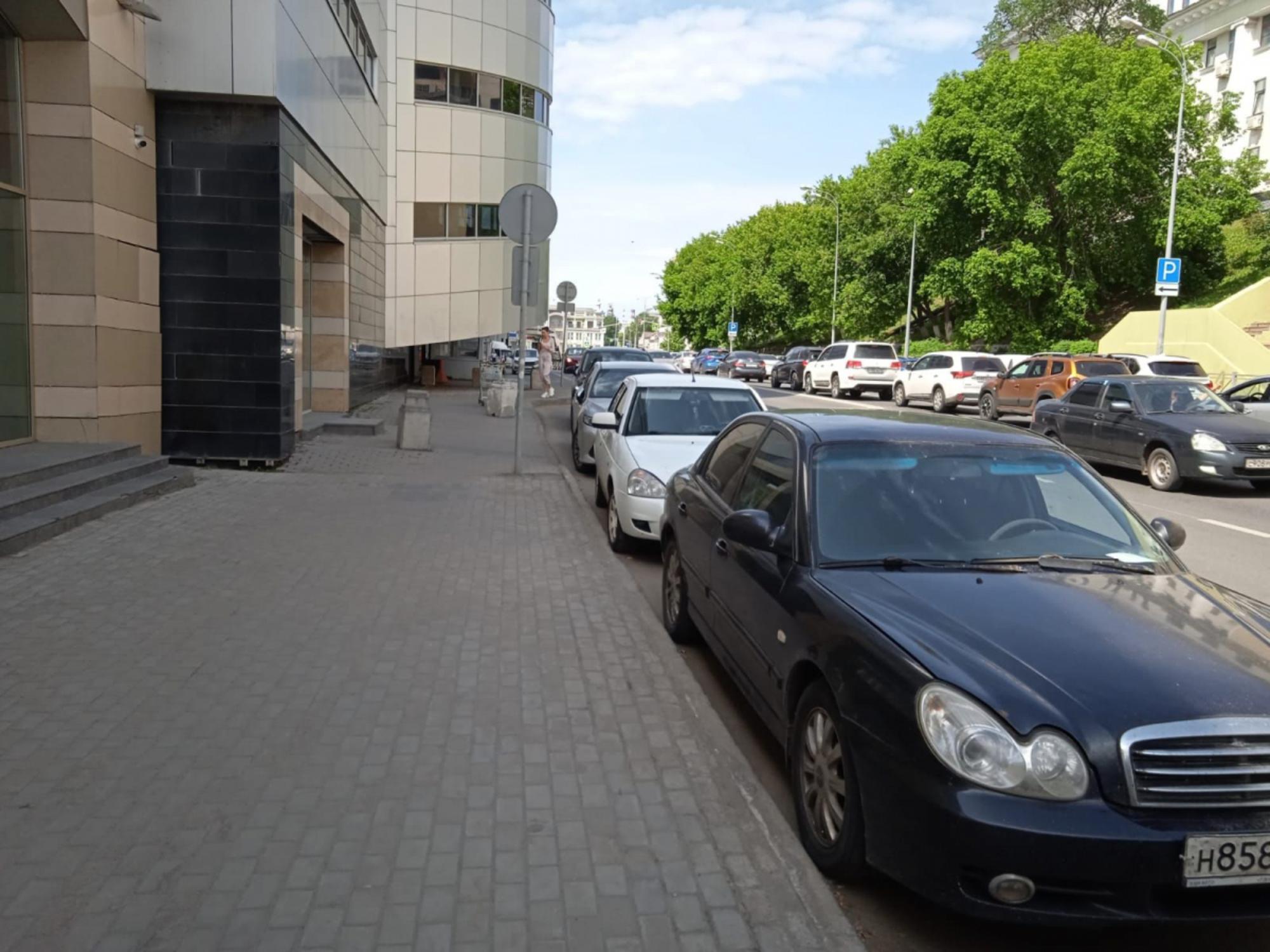 Купить торговое помещение за 42 000 000 рублей на ул Петербургская, 9