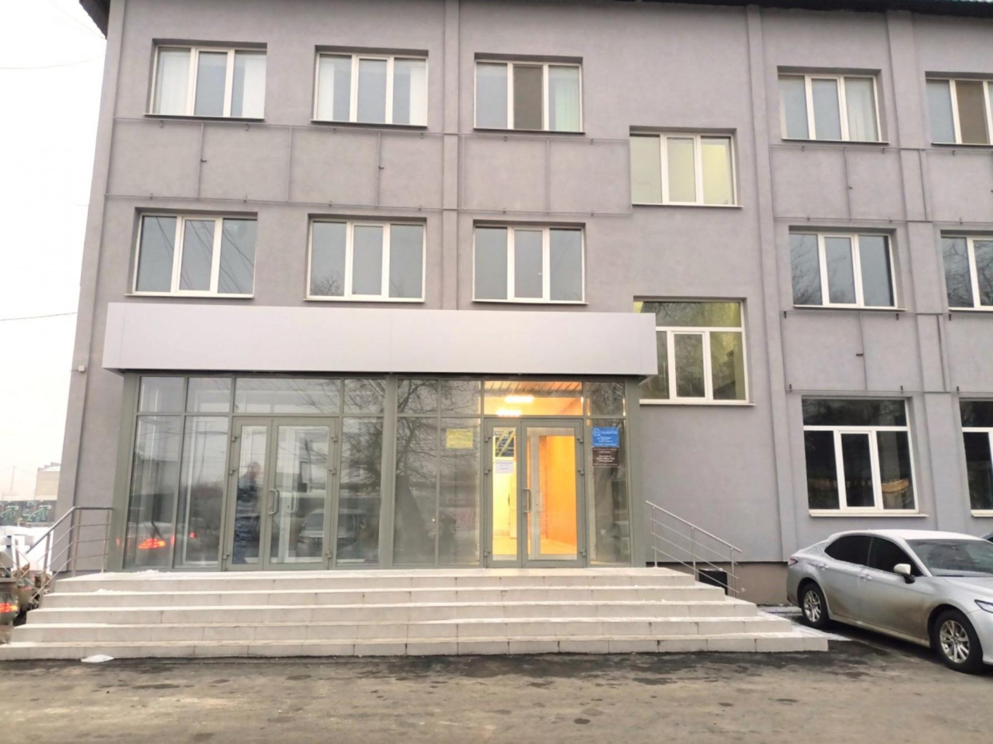 Сдать торговое помещение за 1 000 000 рублей на пр-кт Кирова, 10а
