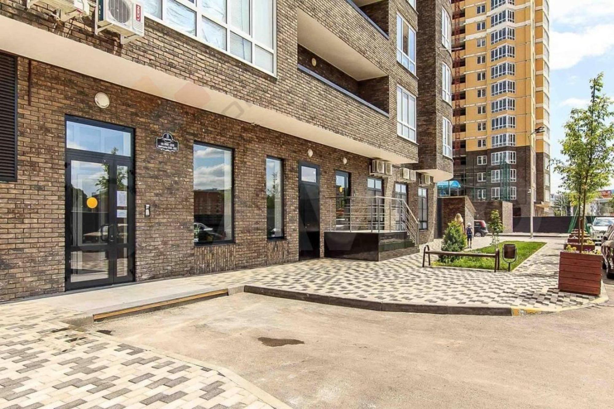 Купить квартиру за 5 400 000 рублей на им. Мачуги В.Н. ул, 166/2