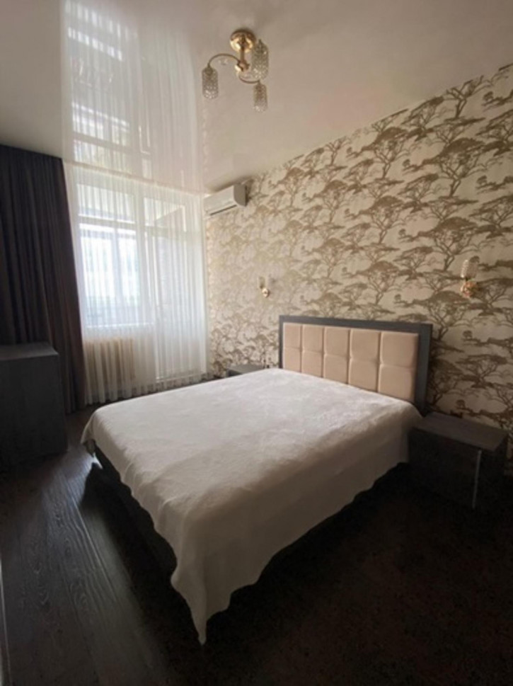 3-комн квартира Комарова улица, 101