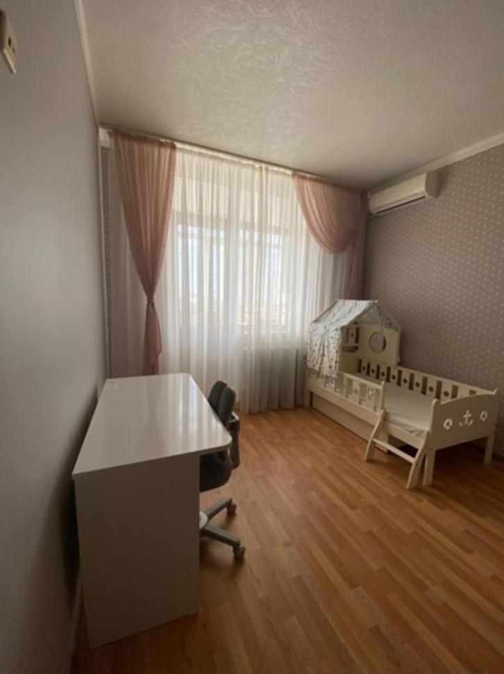 3-комн квартира Комарова улица, 101