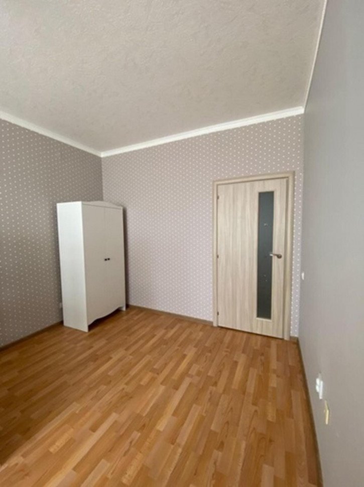3-комн квартира Комарова улица, 101