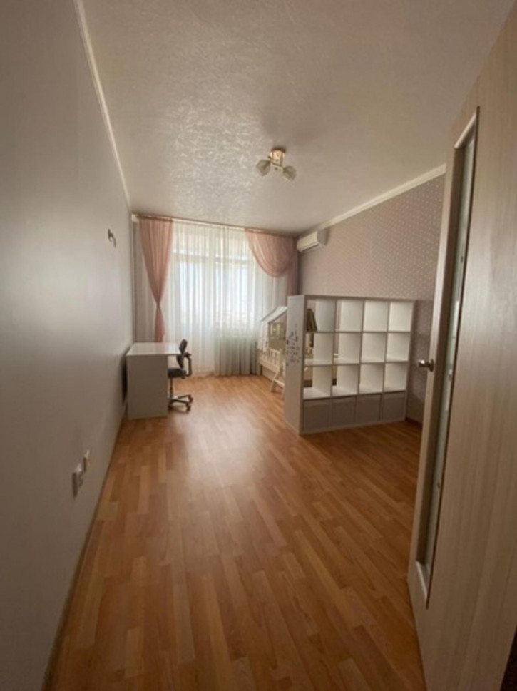 3-комн квартира Комарова улица, 101