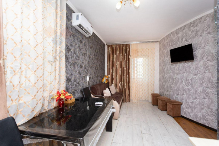 2-комн квартира Тепличная ул, 102