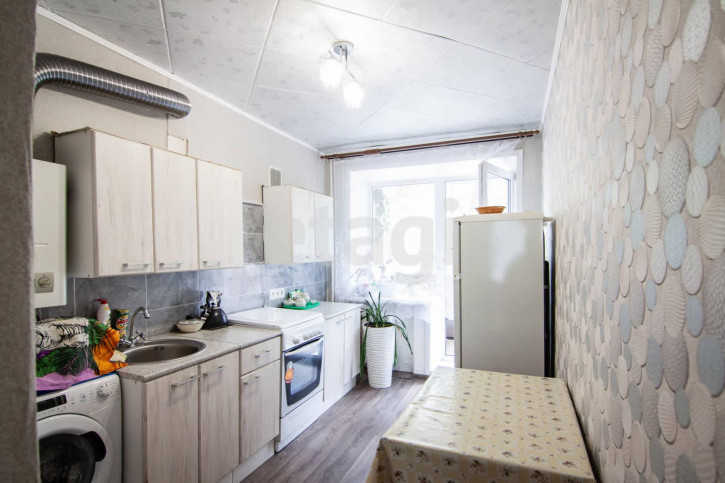 2-комн квартира Геофизиков, 27