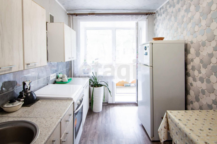 2-комн квартира Геофизиков, 27