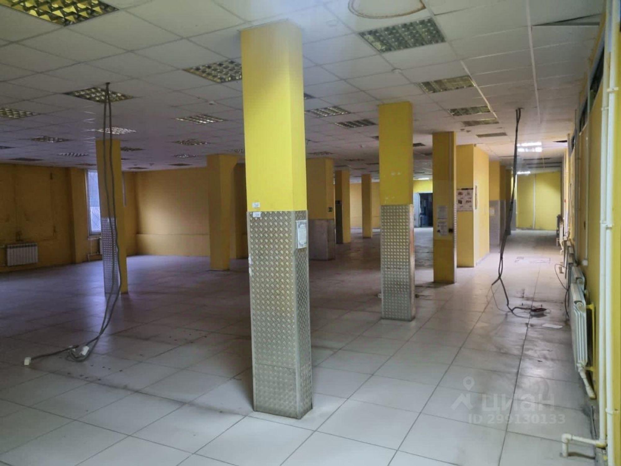 Сдать торговое помещение за 300 000 рублей на улица Сидорова, 3