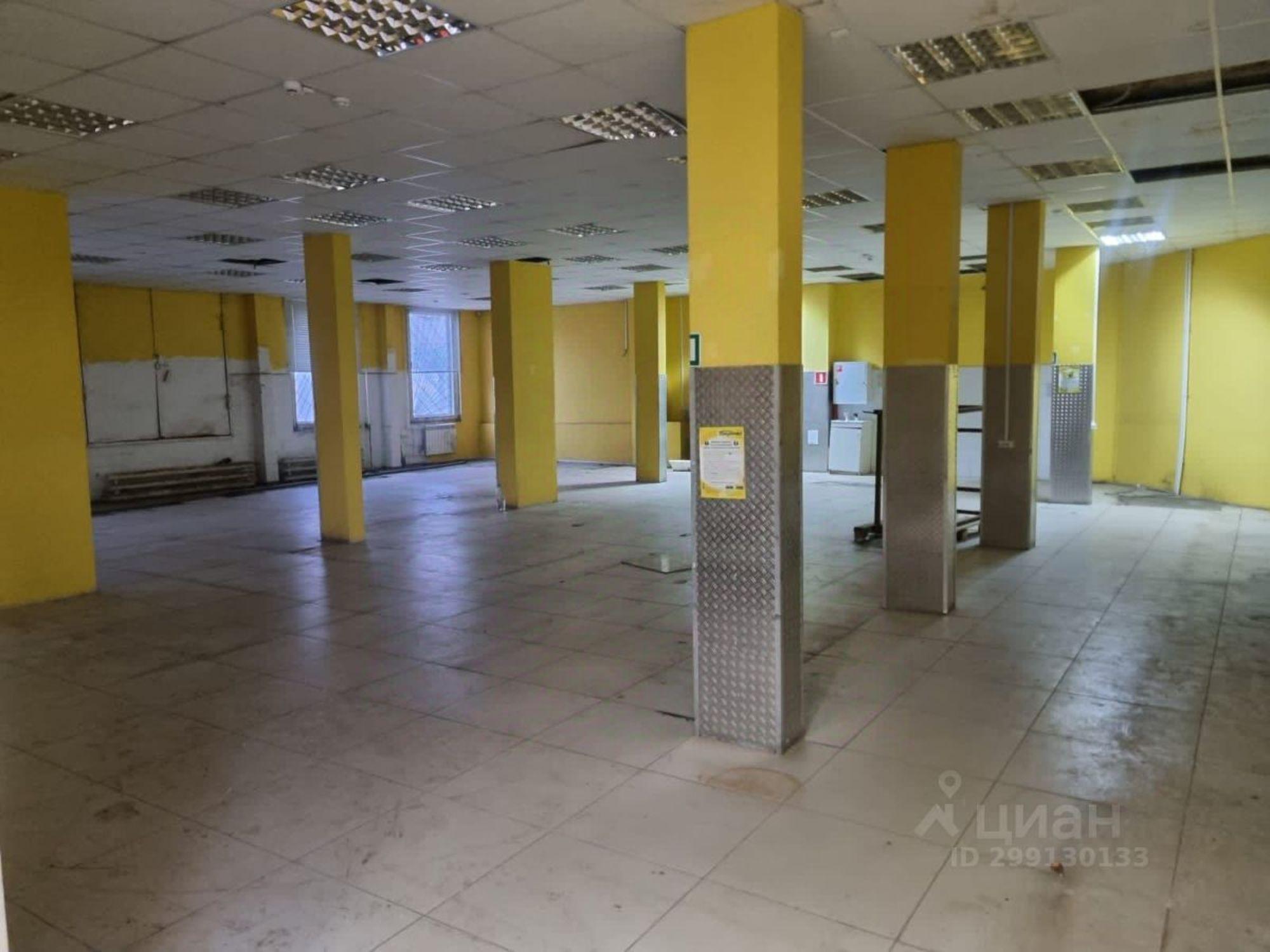 Сдать торговое помещение за 300 000 рублей на улица Сидорова, 3
