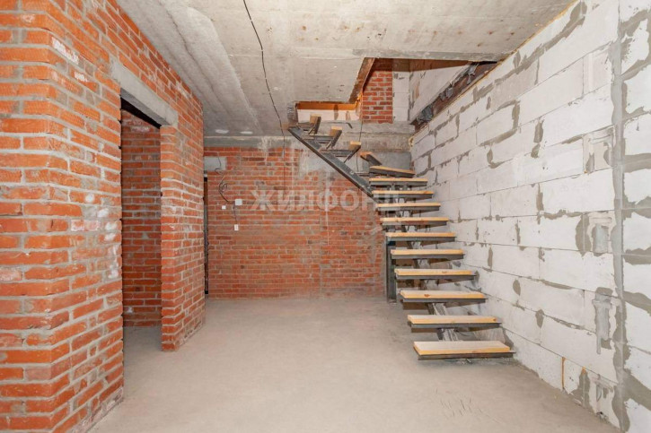 4-комн квартира К.Маркса улица, д.11