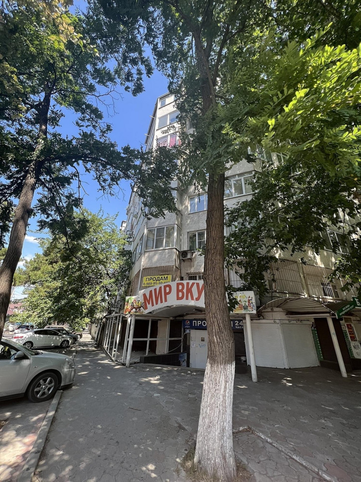 3-комн квартира улица Самбурова, 258