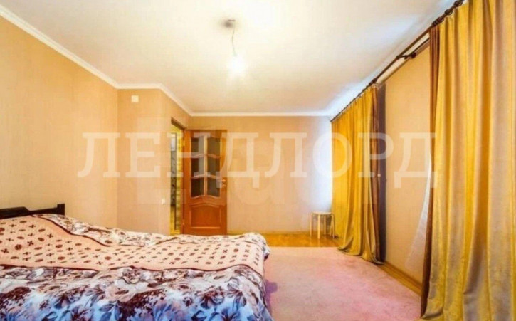 4-комн квартира улица 14-я Линия, 78