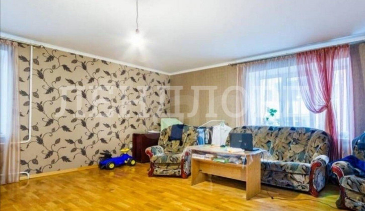 4-комн квартира улица 14-я Линия, 78