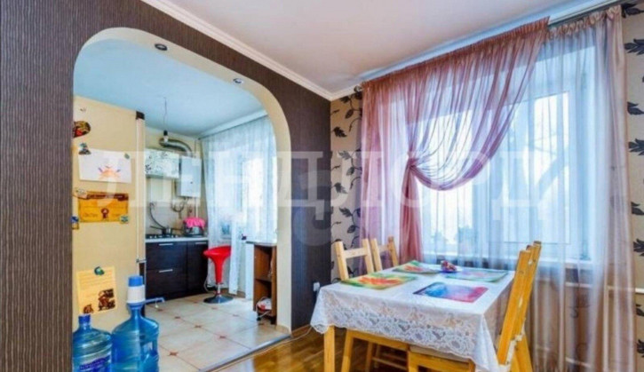 4-комн квартира улица 14-я Линия, 78