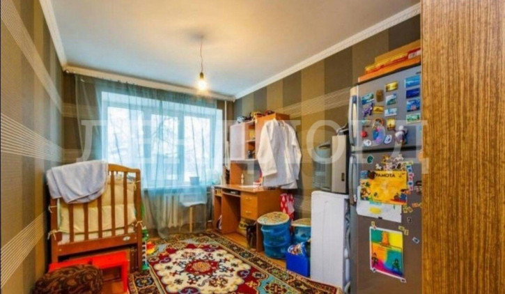 4-комн квартира улица 14-я Линия, 78