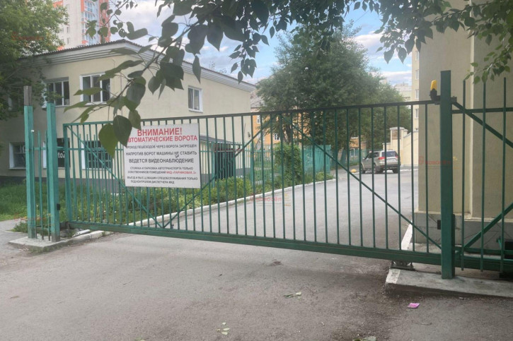 Гараж/парковка Парниковая 2