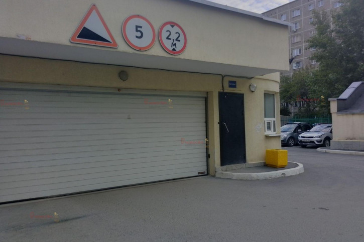 Гараж/парковка Парниковая 2