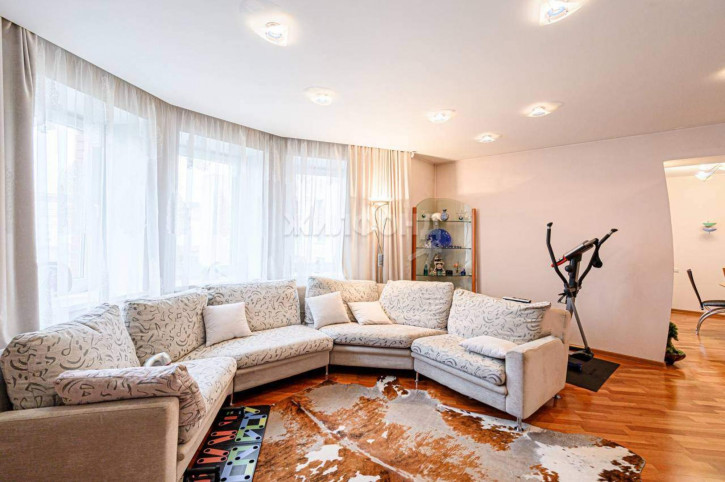 4-комн квартира Каменская улица, д.58