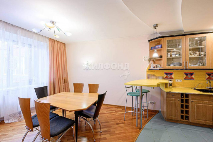 4-комн квартира Каменская улица, д.58
